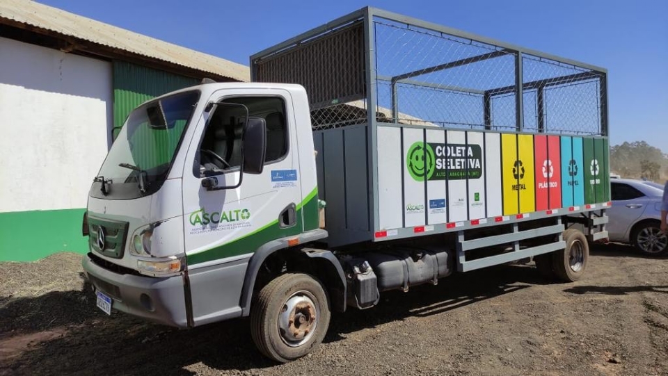 Justia do Trabalho e MPT viabilizam entrega de equipamentos e caminho para catadores de materiais reciclveis
