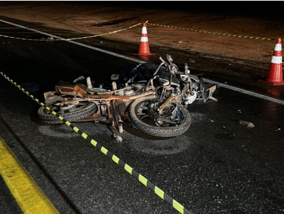 Motociclista morre ao colidir na traseira de carreta na Rodovia dos Imigrantes