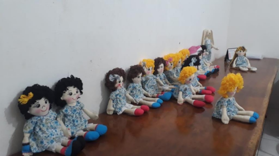 Reeducandos do Centro de Ressocializao de Sorriso concluem curso de fabricao de bonecas de pano
