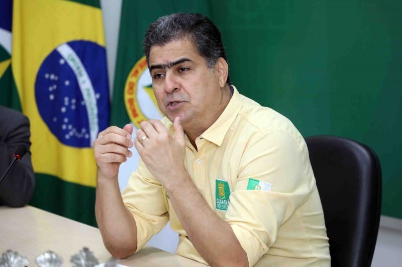 Emanuel Pinheiro assina decreto de instalao do Comit de Eficincia para acompanhamento e controle dos gastos pblicos