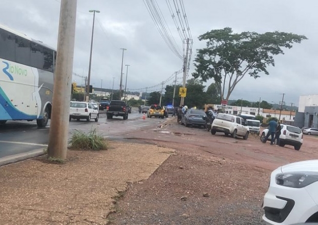 Homem de 51 anos morre atropelado na avenida Fernando Corra