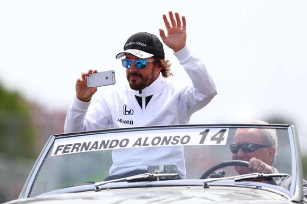 Alonso reclama de desempenho da McLaren: 