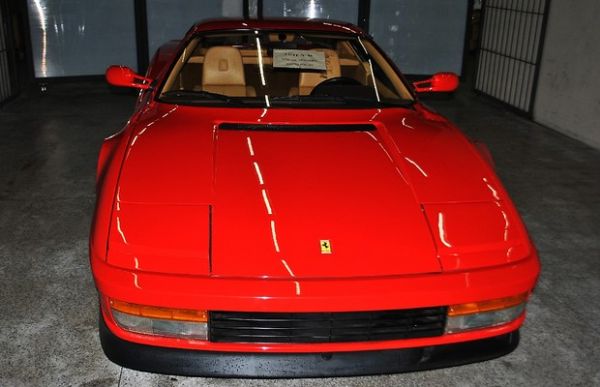 Ferrari Testarossa vai a leilo a partir de R$ 180 mil em BH (veja fotos)