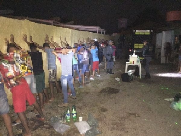 PM fecha festa com menores regada a lcool e drogas e prende trs em Cuiab