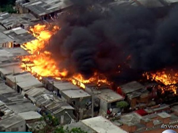 Incndio atinge favela na Zona Leste