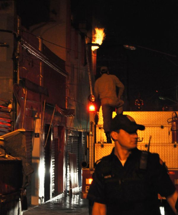 Incndio atinge loja no centro; prejuzo estimado de R$ 800 mil(confira fotos)