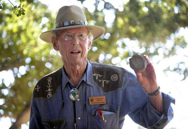 Aposentado de 84 anos acha fssil de dinossauro perto de Las Vegas