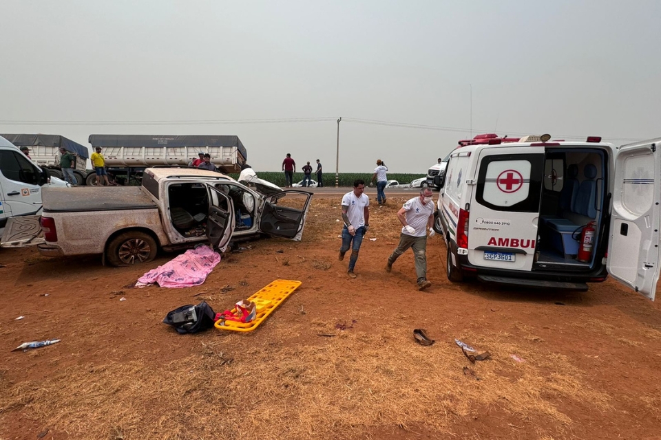 Duas pessoas morrem e quatro ficam feridas em acidente entre S10 e caminhonete na BR-364