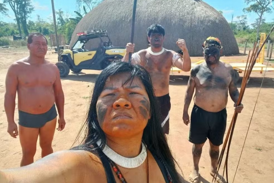 Indgenas barram brigadistas que faziam queima prescrita no Xingu: veja vdeo