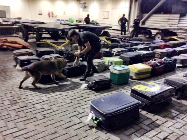 Ces da PF atuam contra o narcotrfico no Aeroporto Marechal Rondon