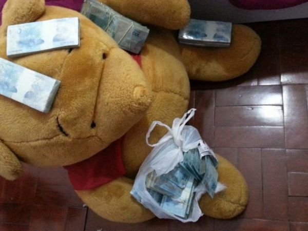 No urso, havia dinheiro obtido em crimes financeiros investigados pela PF