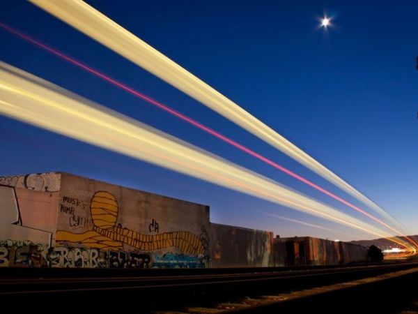 O fotgrafo americano Aaron Durand transforma trens em movimento em 