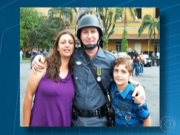 O casal de policiais militares, Andria Regina Bovo Pesseghini e Lus Marcelo Pesseghini, com o filho, Marcelo Pesseghini, de 13 anos