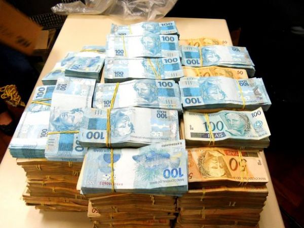 O grupo ofereceu R$ 800 mil para subornar policiais