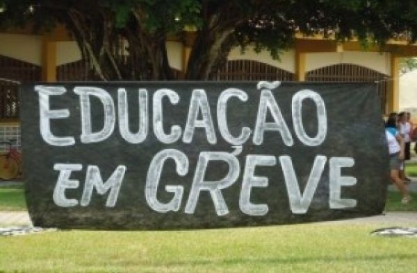Professores marcam greve para o fim do ms e 23 mil alunos podem ficar sem aula