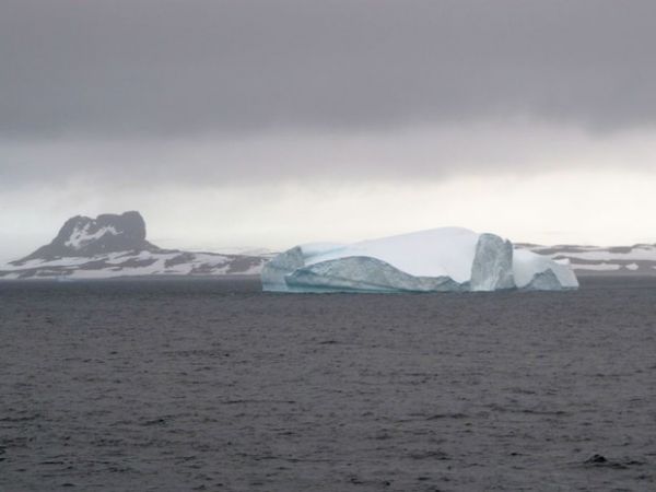 Glaciares da Antrtica derretem mais rpido nas bases, diz estudo da Nasa