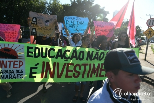 ​Sem terra e professores