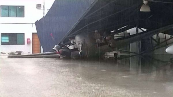 Teto de hangar cai no aeroporto de Congonhas
