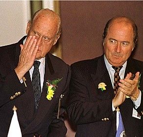 Aps escndalo, Blatter pede que Havelange deixe a Fifa
