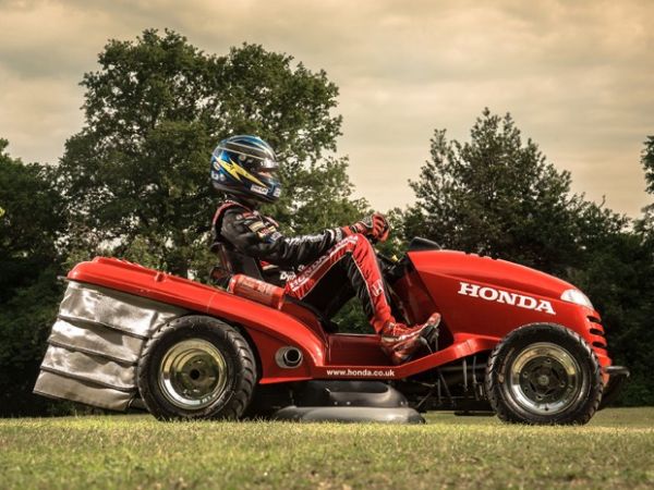 Honda cria cortador de grama que atinge 210 km/h