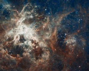 Em seu 22 aniversrio, Hubble faz imagem de rea turbulenta no espao