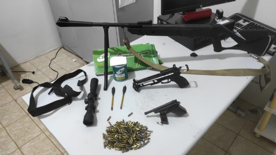 Polcia Civil apreende armas e munies durante investigao de tentativa de homicdio contra idosa