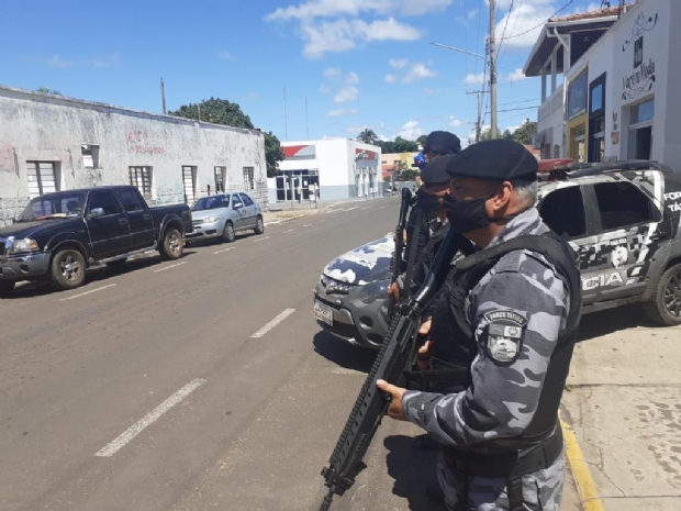 Homem esfaqueia outro e acaba preso aps cair de moto na fuga