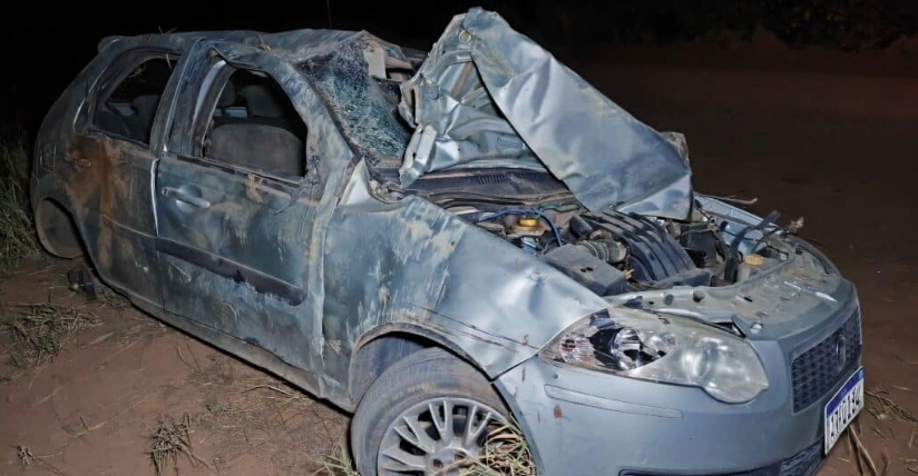 Homem e criana de 11 anos morrem em capotamento de carro na MT-140