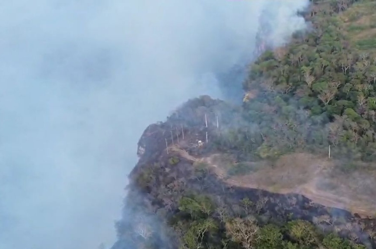 Corpo de Bombeiros combate incndios em pontos tursticos de Chapada e regies do Pantanal