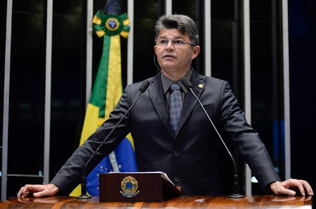 Contrariando Bolsonaro, Medeiros vota por aumento de salrio do STF e diz que visa fim de auxlio