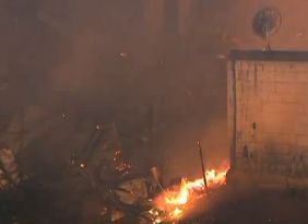 Incndio em favela da Zona Oeste de SP atinge mais de 100 barracos