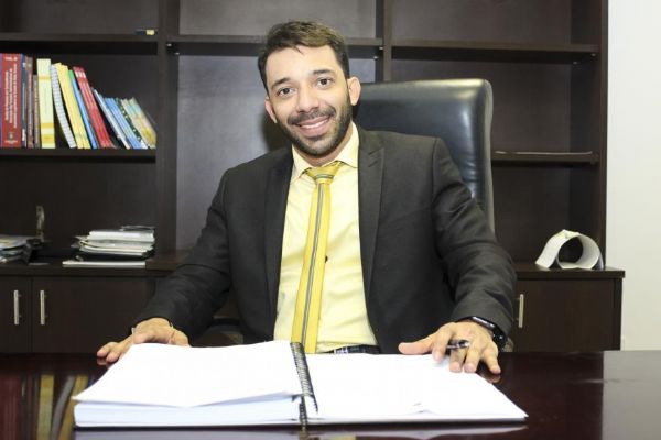Jajah Neves toma posse como deputado estadual e refora base de Pedro Taques