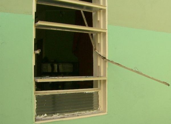Homem  achado morto com cabea presa em janela de igreja em Ribeiro