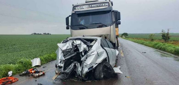 Mato-grossense morre ao colidir Jetta de frente com carreta em MS