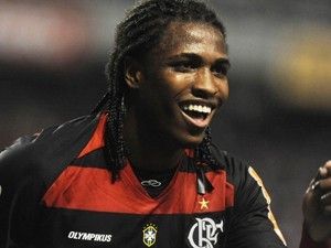 Diego Maurcio, do Flamengo, sofre acidente de carro em Vargem Grande