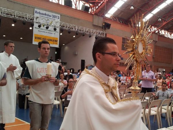 Catlicos se renem em evento de carnaval em Campinas, SP