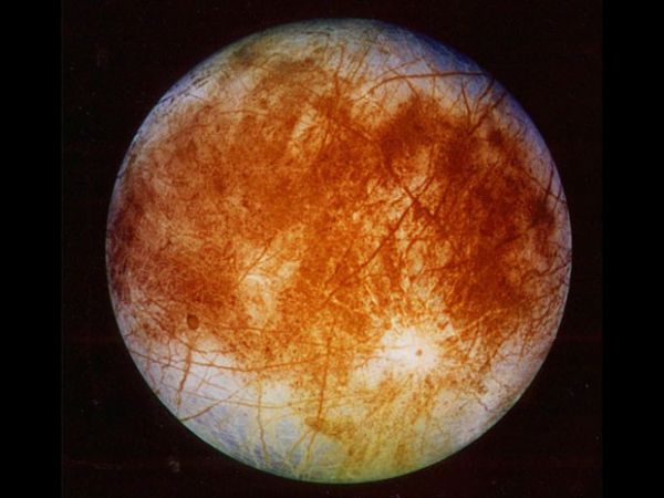 Cientistas especulam se Europa, que  apenas uma das luas de Jpiter, pode ter vida