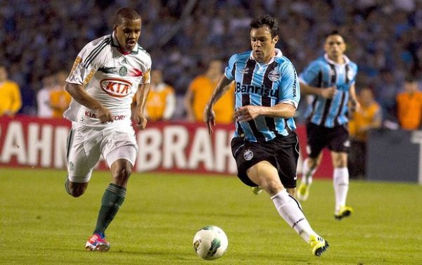 Com gols no final, Palmeiras vence Grmio por 2 a 0 e encaminha vaga