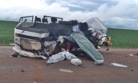 Motorista dorme ao volante, provoca duas mortes e deixa quatro feridos