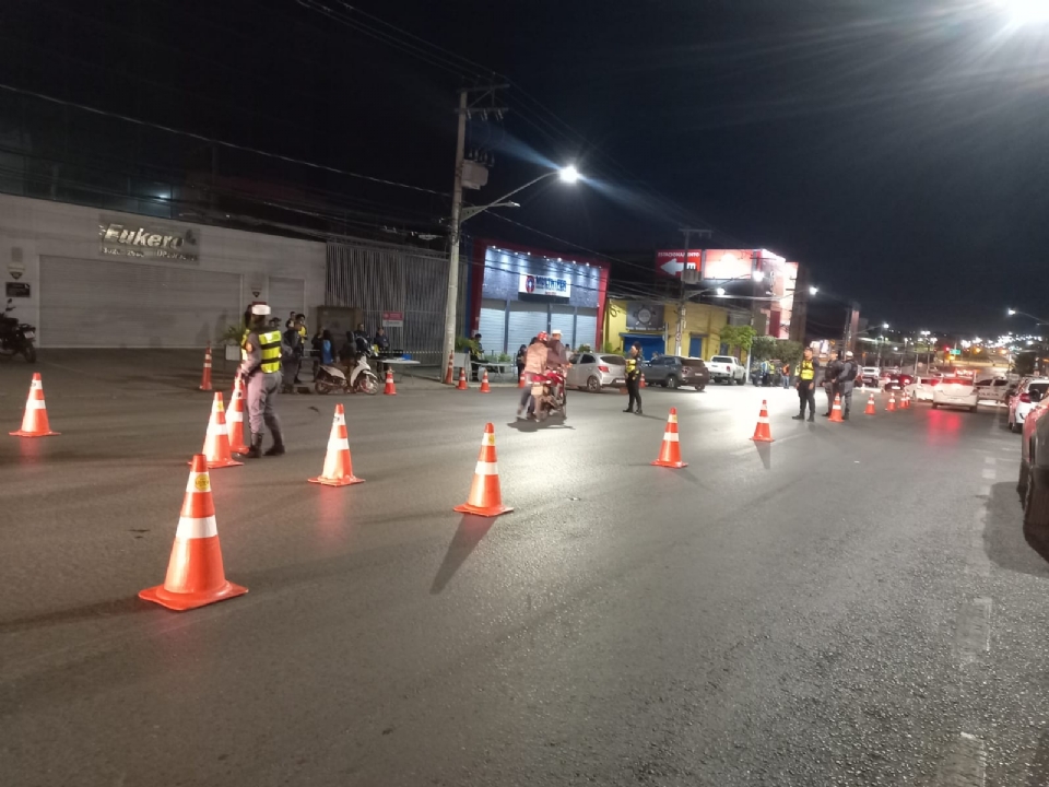 Operao Lei Seca na Avenida Isaac Pvoas prende 14 motoristas bbados