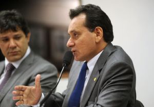 Leito prope votar oramento de 2013 s aps anlise de 3 mil vetos