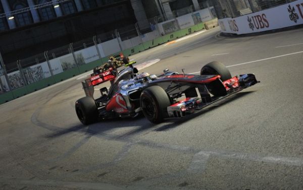Lewis Hamilton conquista a pole em Cingapura; Bruno bate, e Massa  13