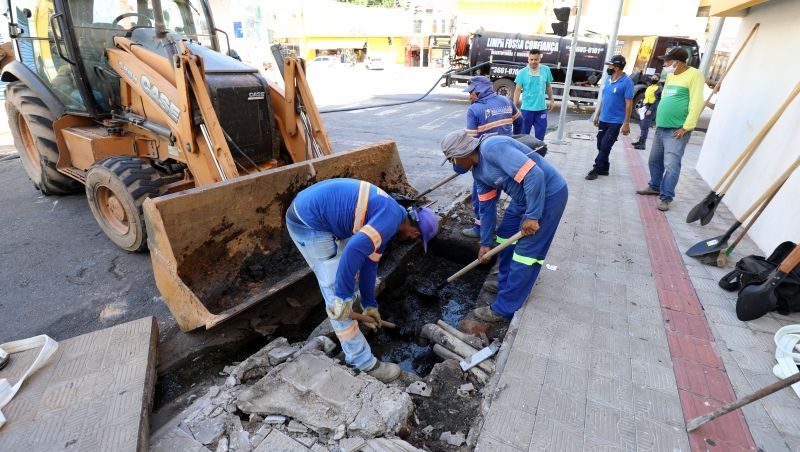 Prefeitura de Cuiab retira 20 toneladas de lixo dos bueiros todo ms