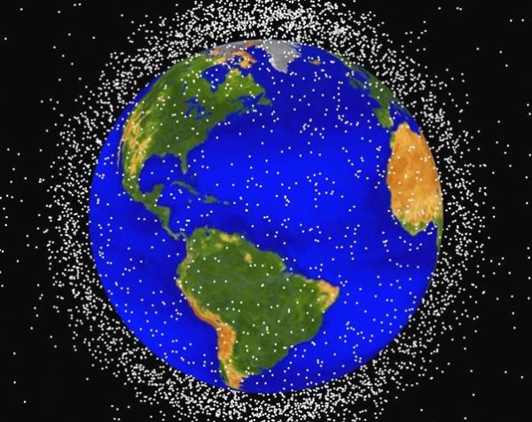 Lixo espacial na rbita da Terra deve ser retirado com urgncia, diz agncia