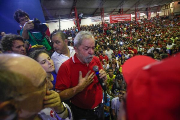 Lula participa de ato em SP: 'Vo ter que me enfrentar nas ruas deste pas'