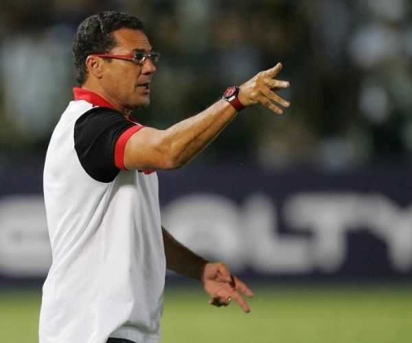 Flamengo chega hoje  Cuiab para jogo contra o Gois na Arena Pantanal