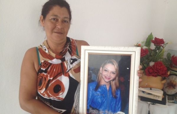 Seir mostra foto da filha, Shayda, encontrada morta em Jaragu