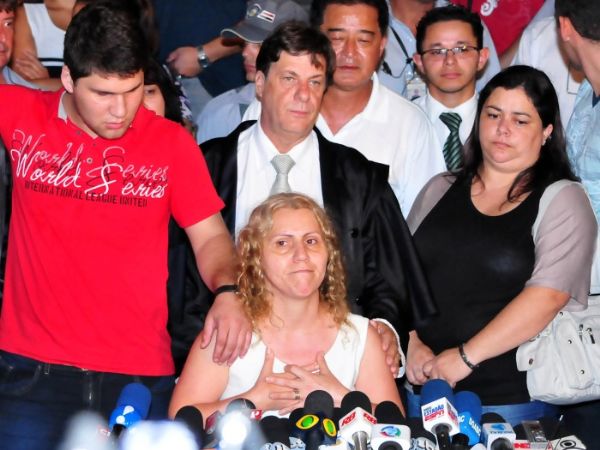 Ana Cristina aps julgamento do acusado de matar a filha, em fevereiro deste ano