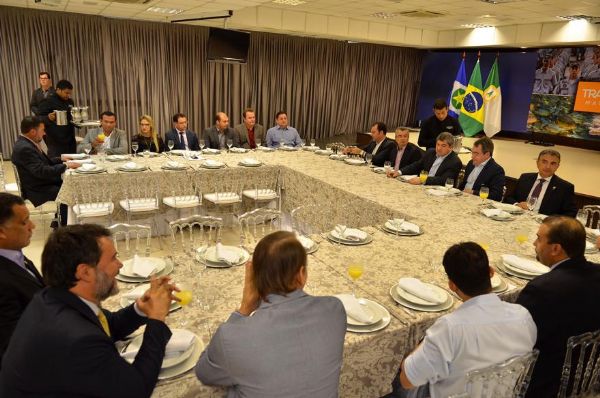 Governador em exerccio, Guilherme Maluf se rene com deputados e secretrios