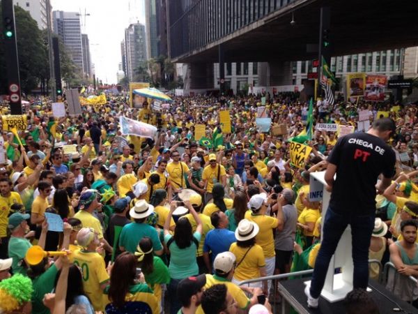 Protestos contra gesto Dilma tm adeso em todos os estados